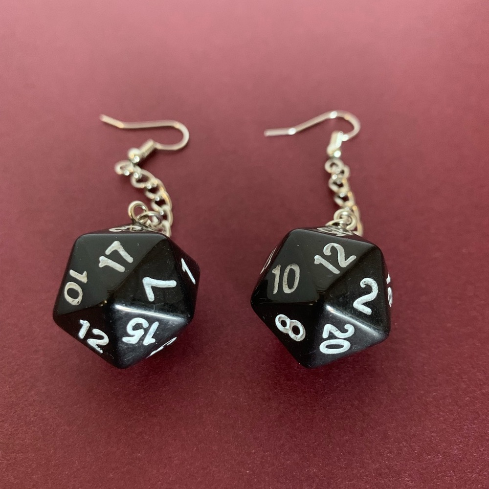 D 20 dice earrings